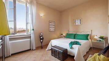 3 slaapkamers, een strijkplank/strijkijzer, wifi, beddengoed