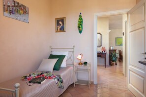 3 quartos, ferros/tábuas de passar roupa, Wi-Fi, roupa de cama