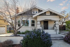 Exterior - South Park Charmer | Close to Zoo | Backyard Oasis (San Diego)