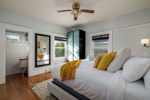 2 bedrooms, iron/ironing board, WiFi, bed sheets - South Park Charmer | Close to Zoo | Backyard Oasis (San Diego)