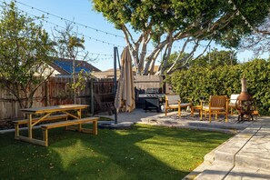 Outdoor dining - South Park Charmer | Close to Zoo | Backyard Oasis (San Diego)