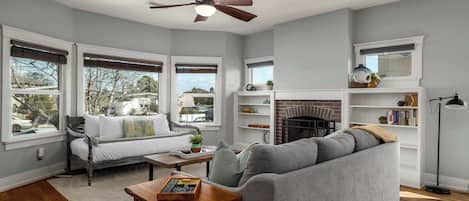 TV, fireplace
