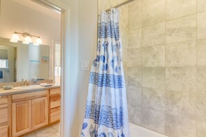 Amenidades de baño gratuitas, secadora de cabello, toallas 