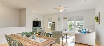 Seabrook Getaway w/ Balconies & Bay Views!