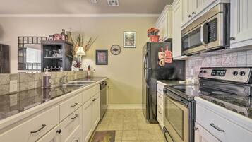 Fridge, microwave, stovetop, dishwasher