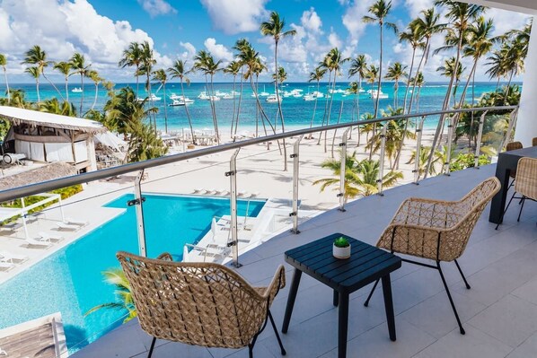 Pool - Unique BEACH FRONT Duplex Penthouse Playa Coral (Punta Cana)
