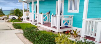 3-2 Minutes Away From The Beach, Restuarant, Stores And Bars