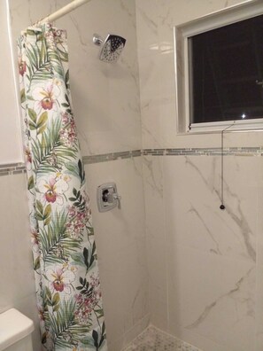 Shower, hair dryer, towels, toilet paper - 3-2 Minutes Away From The Beach,  Restuarant, Stores And Bars (Rolleville)
