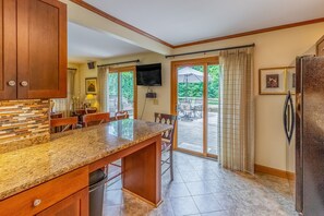 Dining - Secluded Dog-Friendly Home w/Spacious Deck, Gas Grill, Gas Fireplace, Fast WiFi (Waynesville)