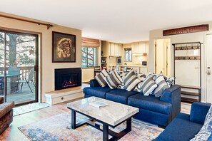 Téléviseur, foyer, jeux vidéo, lecteur de DVD