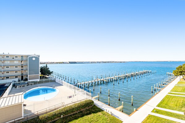 Pool - Sunny, Bay View Condo with Free WiFi, Full Kitchen, Central A/C, & Shared Pool (Ocean City)