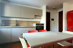 Dining - Apartment in very quiet location and convenient to the center (Courmayeur)