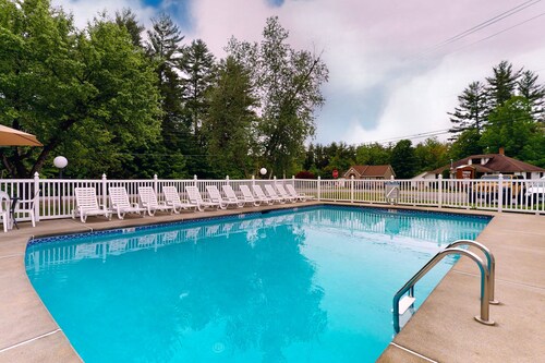 Comfortable motel rooms in a great location with shared resort amenities
