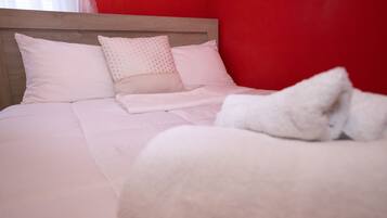 3 camere, una scrivania, ferro/asse da stiro, culla da viaggio