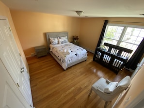 3 bedrooms, desk, iron/ironing board, travel crib