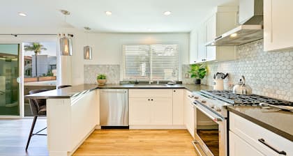 Ocean-view condo with private hot tub - walk to beach - snowbird-friendly