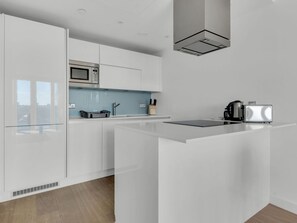 Oven, dishwasher, dining table - Beautiful apartment for 2 guests with WIFI and TV (London)