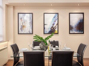 Dining - Nice apartment for 2 people with WIFI and TV (London)