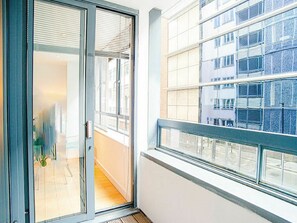 Interior - Cosy apartment for 2 guests with WIFI, TV and balcony (London)