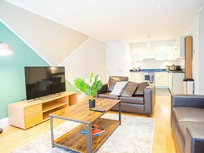 Living area - Cosy apartment for 2 guests with WIFI, TV and balcony (London)
