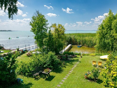 Lovely apartment for 4 guests with A/C, WIFI, TV and terrace