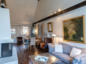 Unclassified image, 4 of 57, button