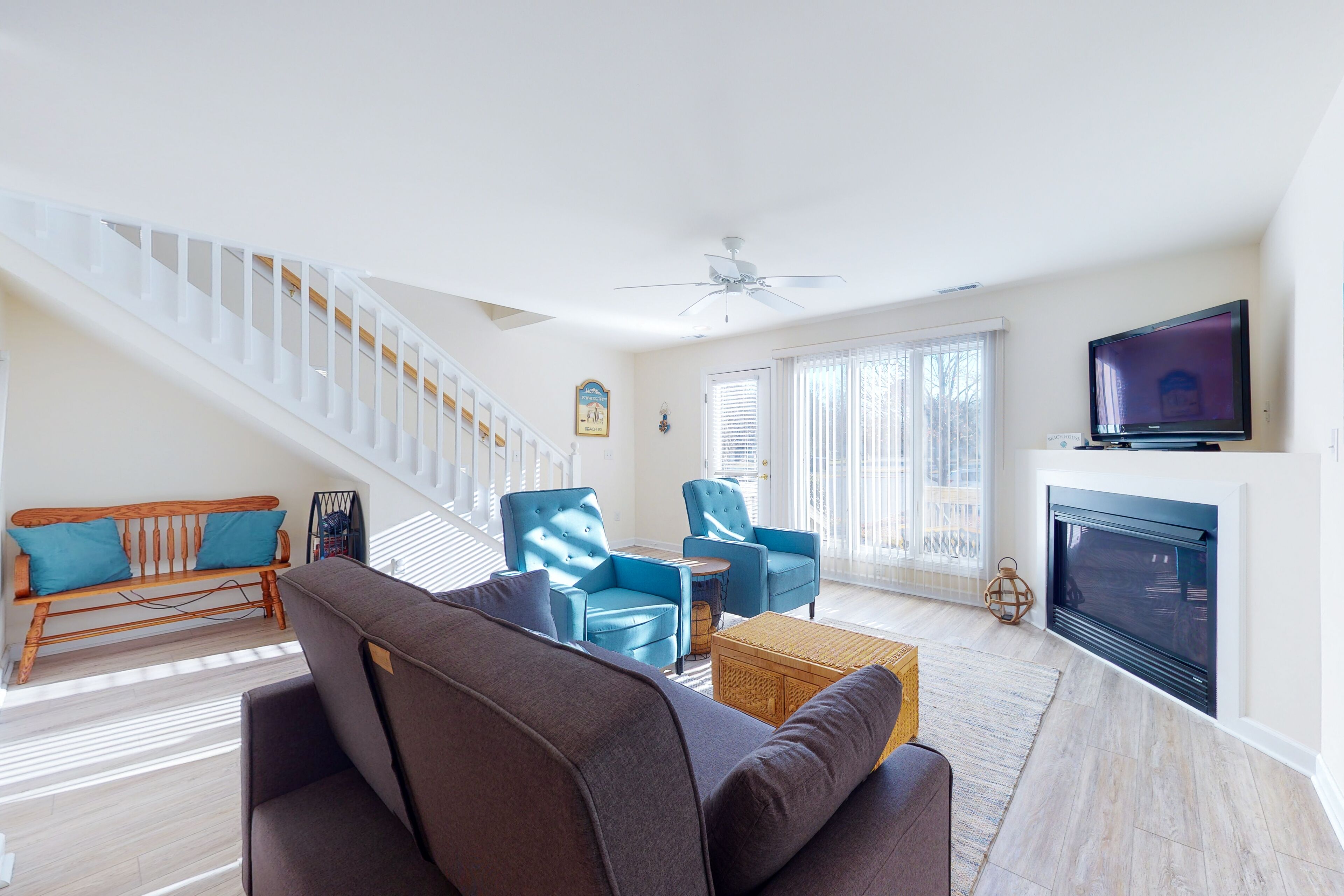 電視、壁爐、書籍