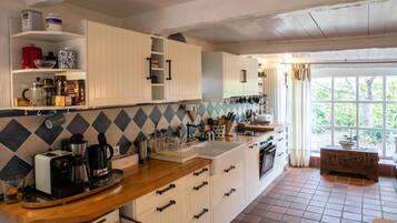 Kühlschrank, Ofen, Herdplatte, Geschirrspüler