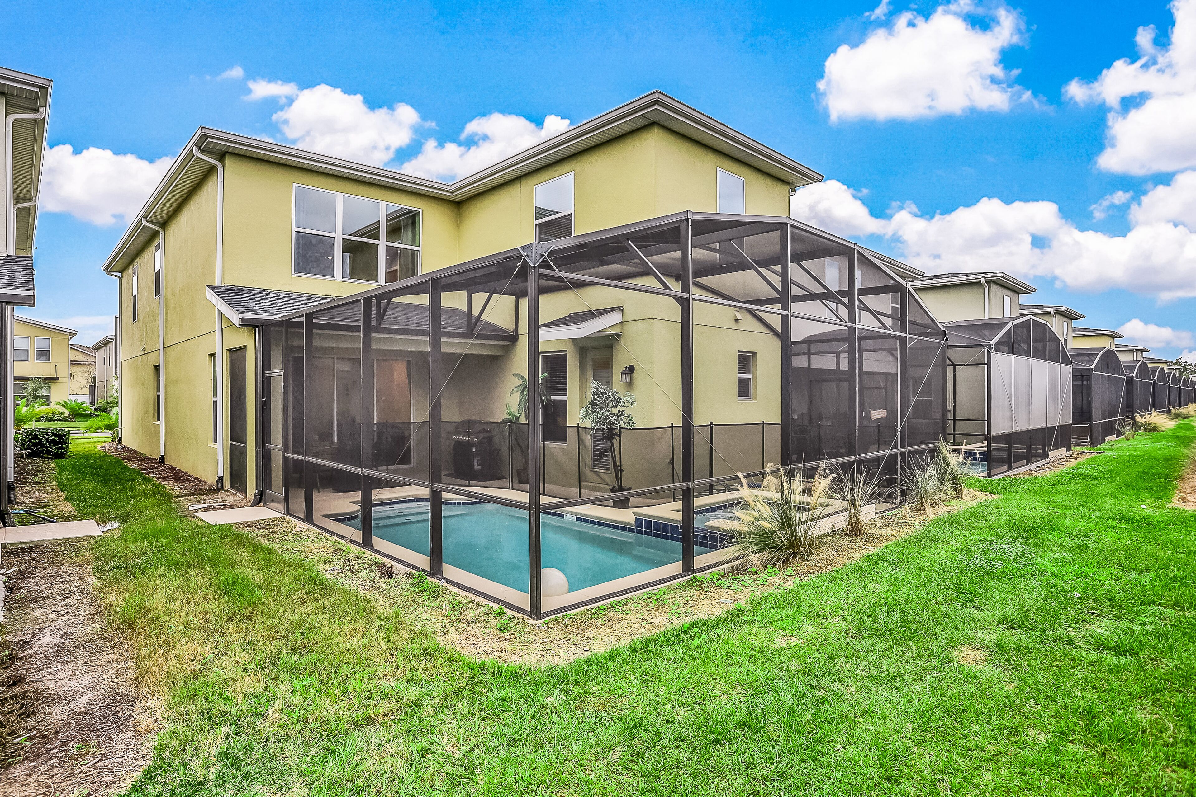 Dog-friendly home with private pool, pool spa, central AC & W/D - near Disney