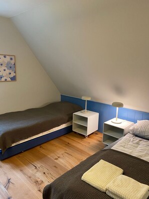2 slaapkamers, een bureau, een strijkplank/strijkijzer, wifi
