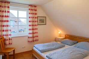 2 bedrooms, iron/ironing board, WiFi, bed sheets - Ferienwohnung Brise - Holiday apartment Brise on the beautiful south beach (Wyk auf Föhr)