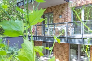 Unclassified image, 5 of 209, button