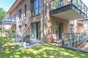 Unclassified image, 3 of 209, button