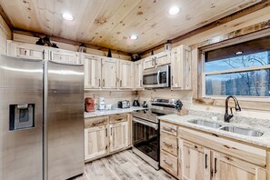 冰箱、微波炉、烤箱、炉灶