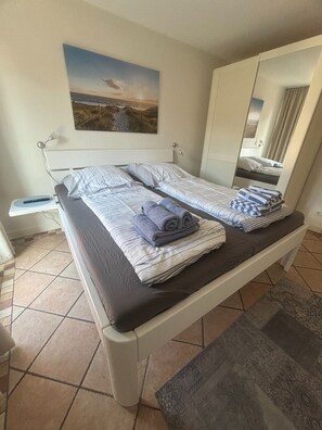 2 bedrooms, WiFi, bed sheets