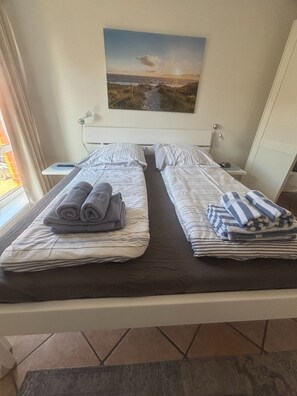 2 bedrooms, WiFi, bed sheets
