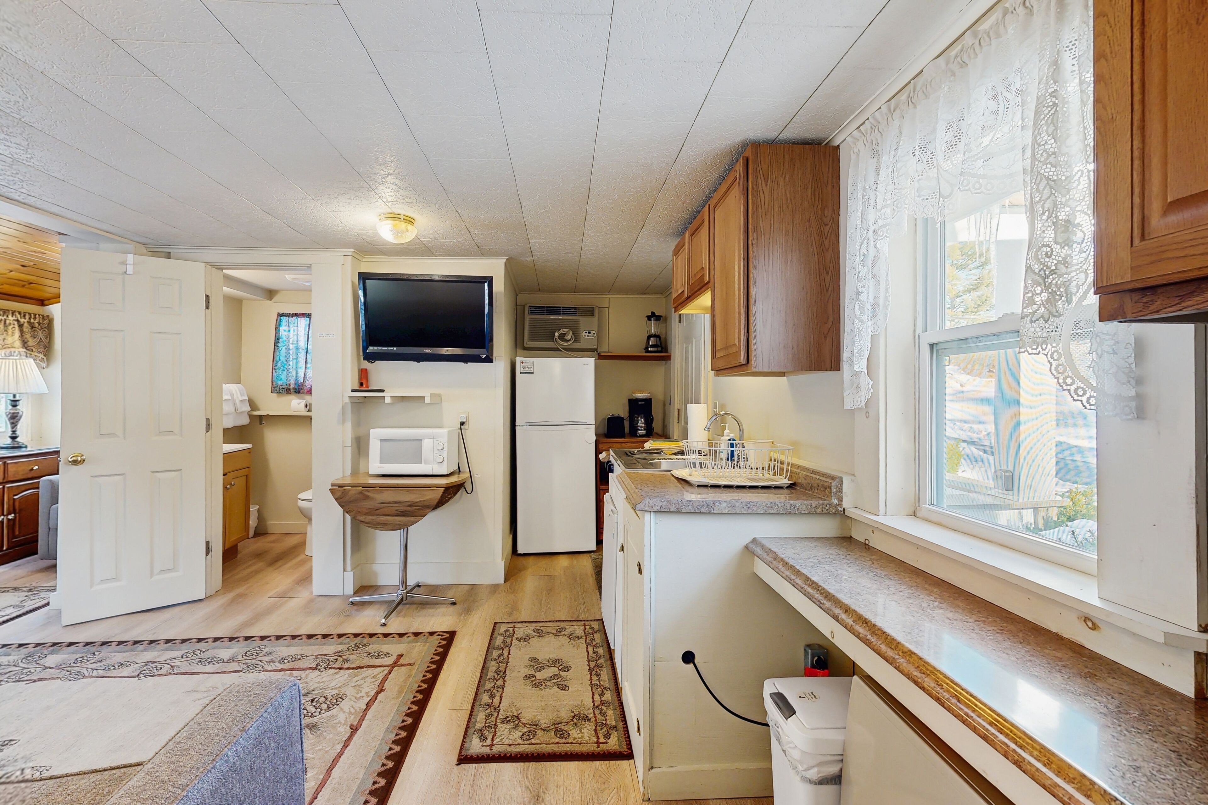 Fridge, microwave, stovetop, coffee/tea maker