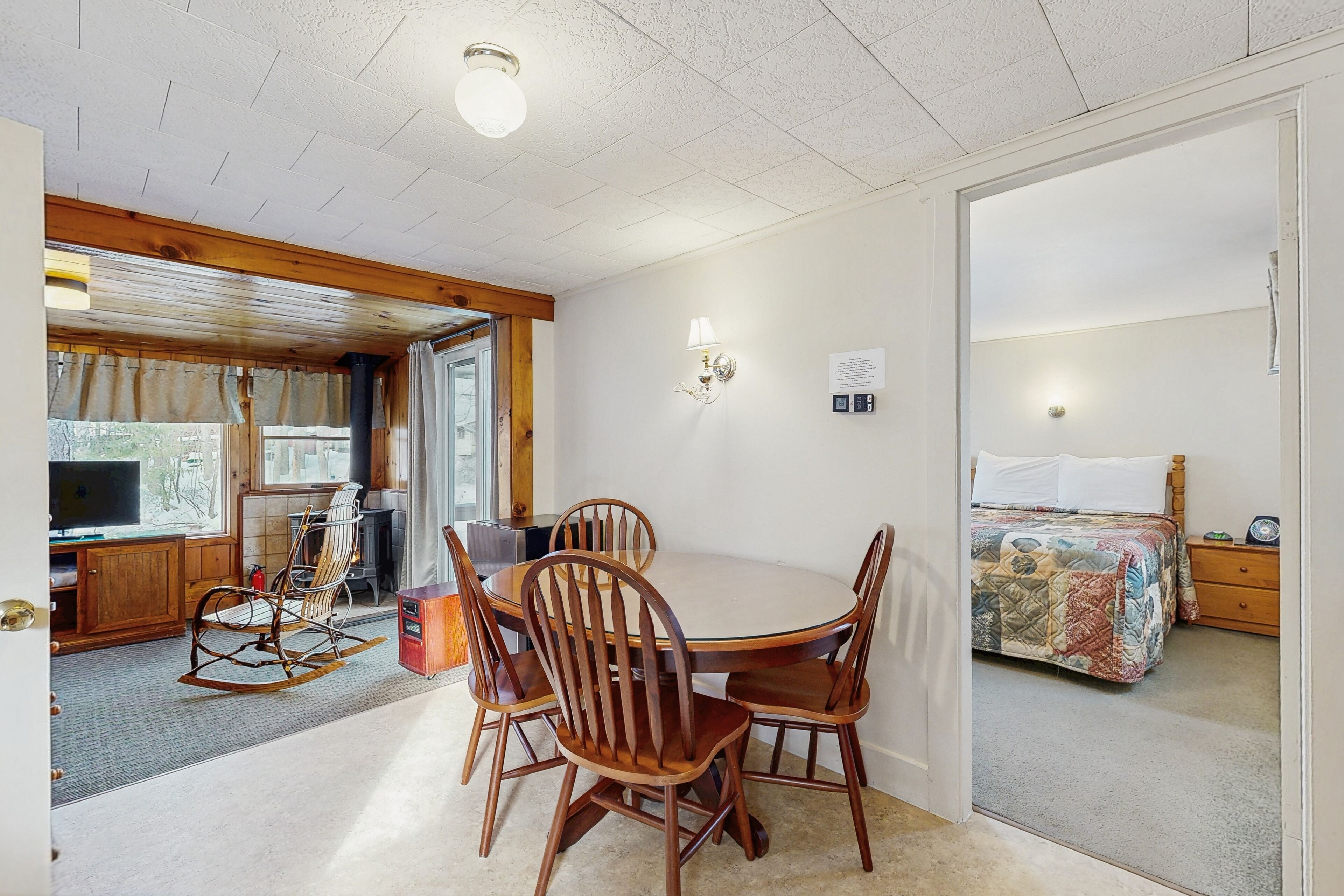 1 camera, accesso a Internet, lenzuola