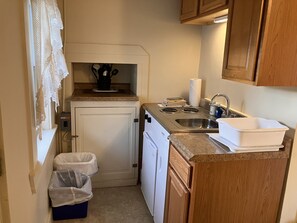 Fridge, microwave, stovetop, coffee/tea maker