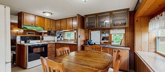 Mountain cottage with private chimnea, W/D, off-site amenities - great location