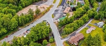 Charming and casual motel in a great location with shared resort amenities