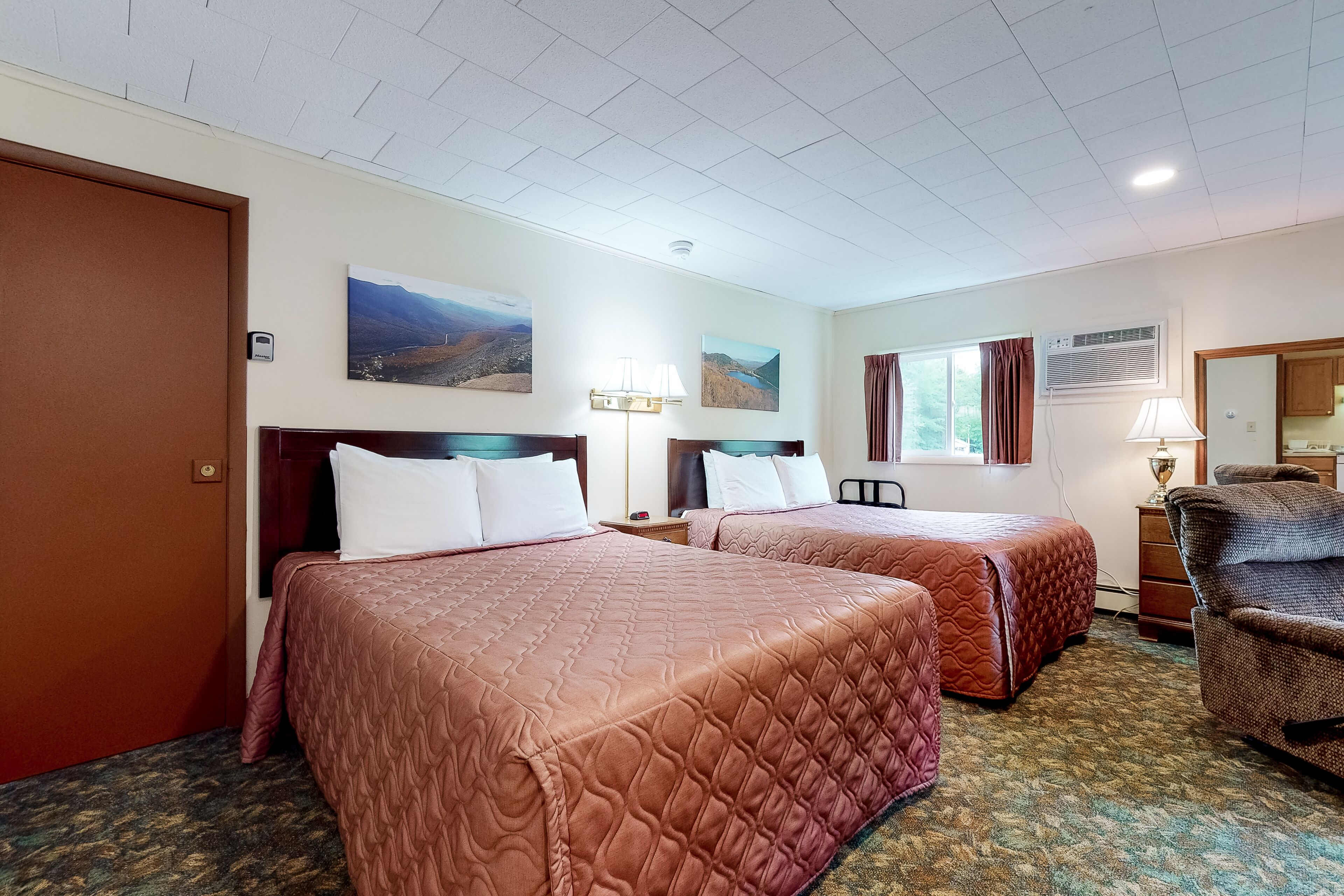 書桌、上網、床單