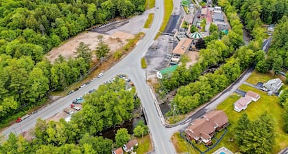 Charming and causal motel in a great location with shared resort amenities