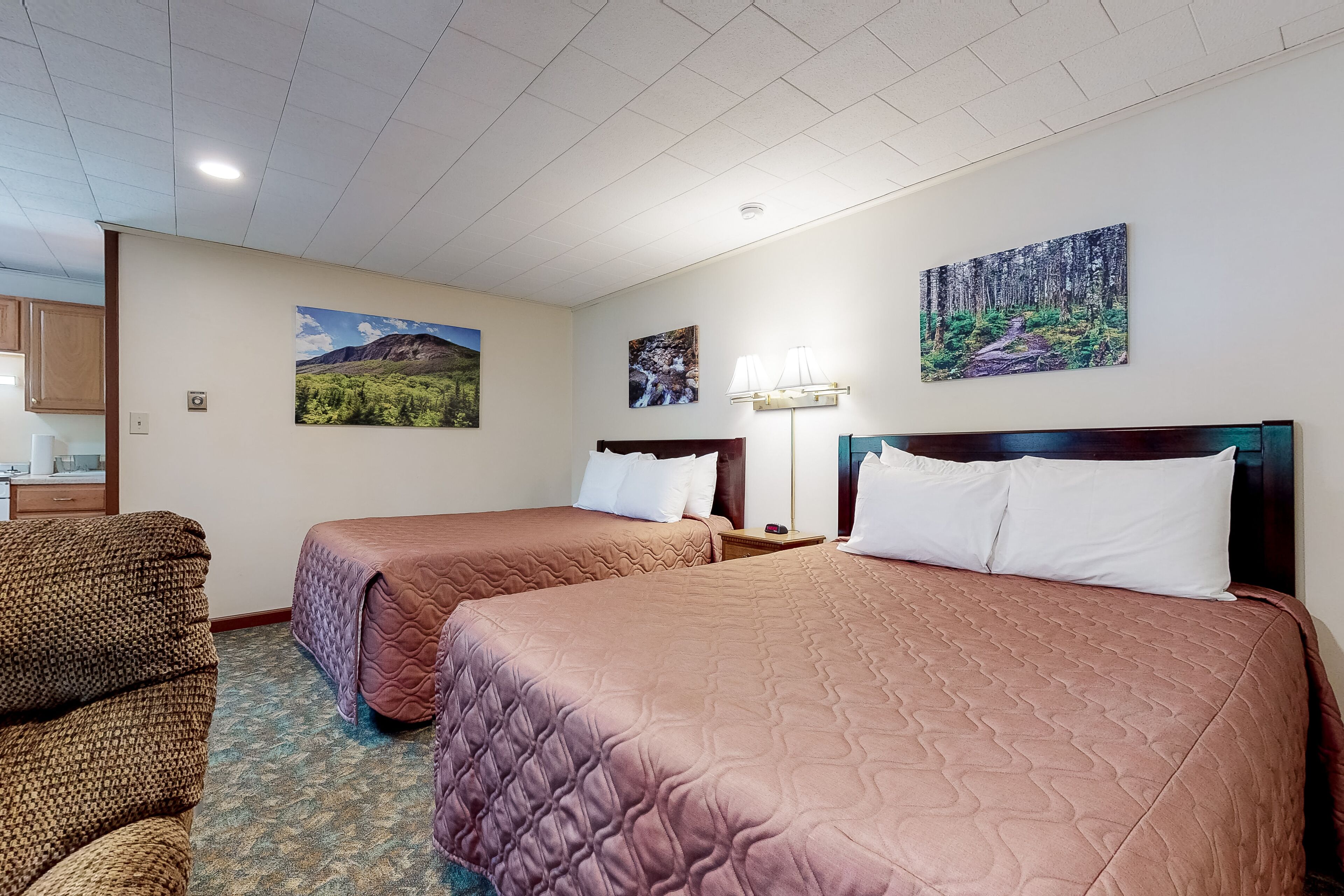 Charming and causal motel in a great location with shared resort amenities