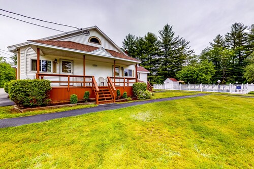 Charming and casual motel in a great location with shared resort amenities