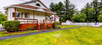 Charming and casual motel in a great location with shared resort amenities