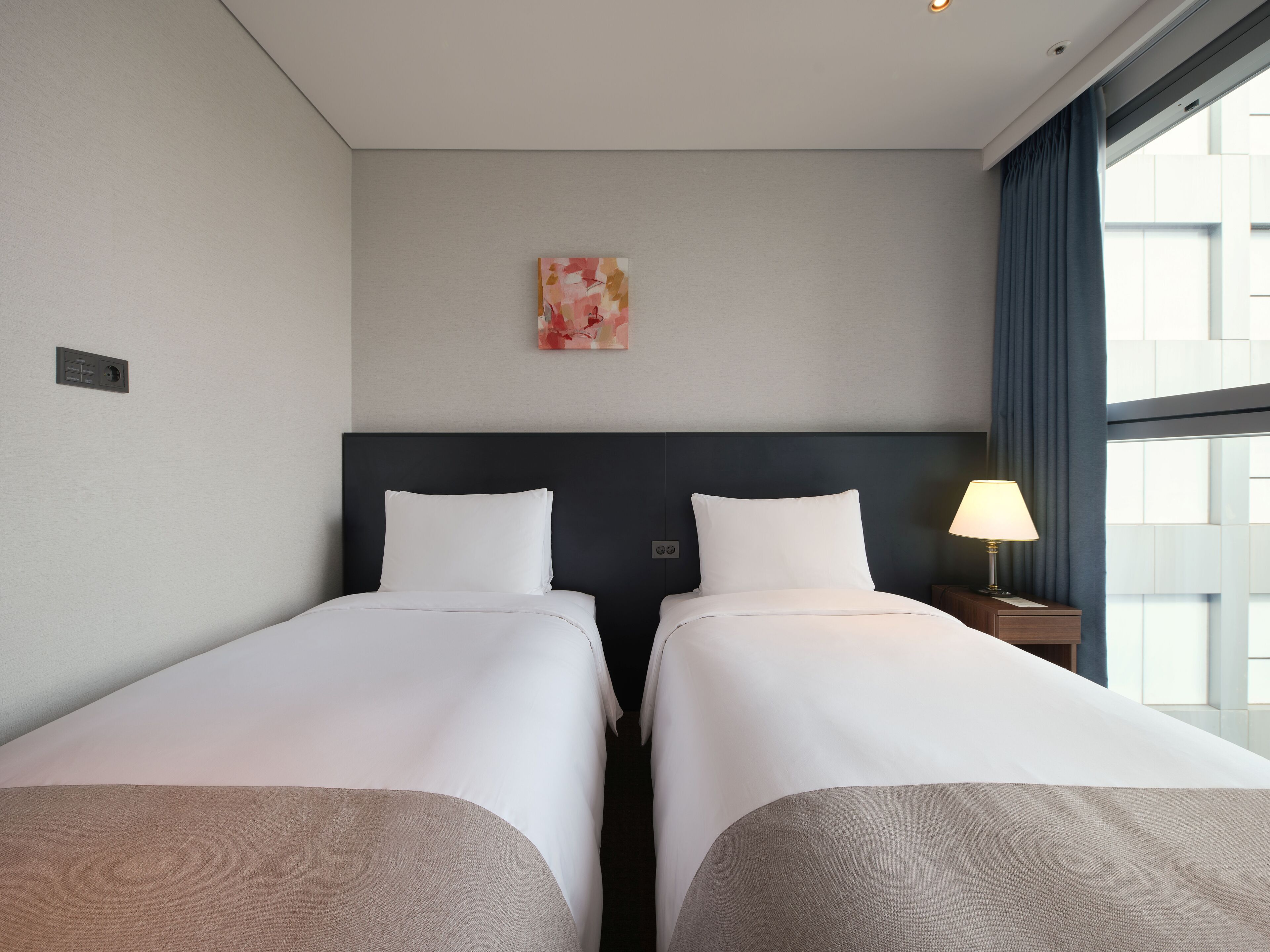 Standard Twin Room | Down comforters, in-room safe, desk, blackout drapes