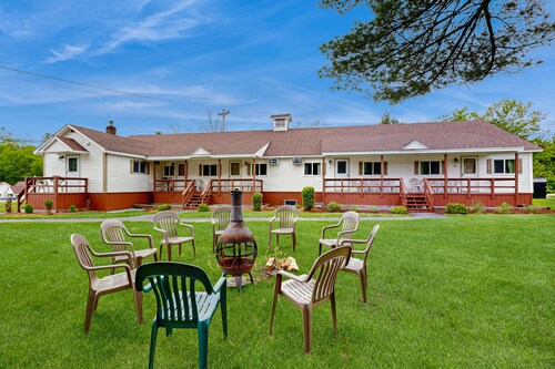 Charming and casual motel in a great location with shared resort amenities