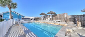 Bright, dog-friendly townhome with free wifi and a private yard - near the water