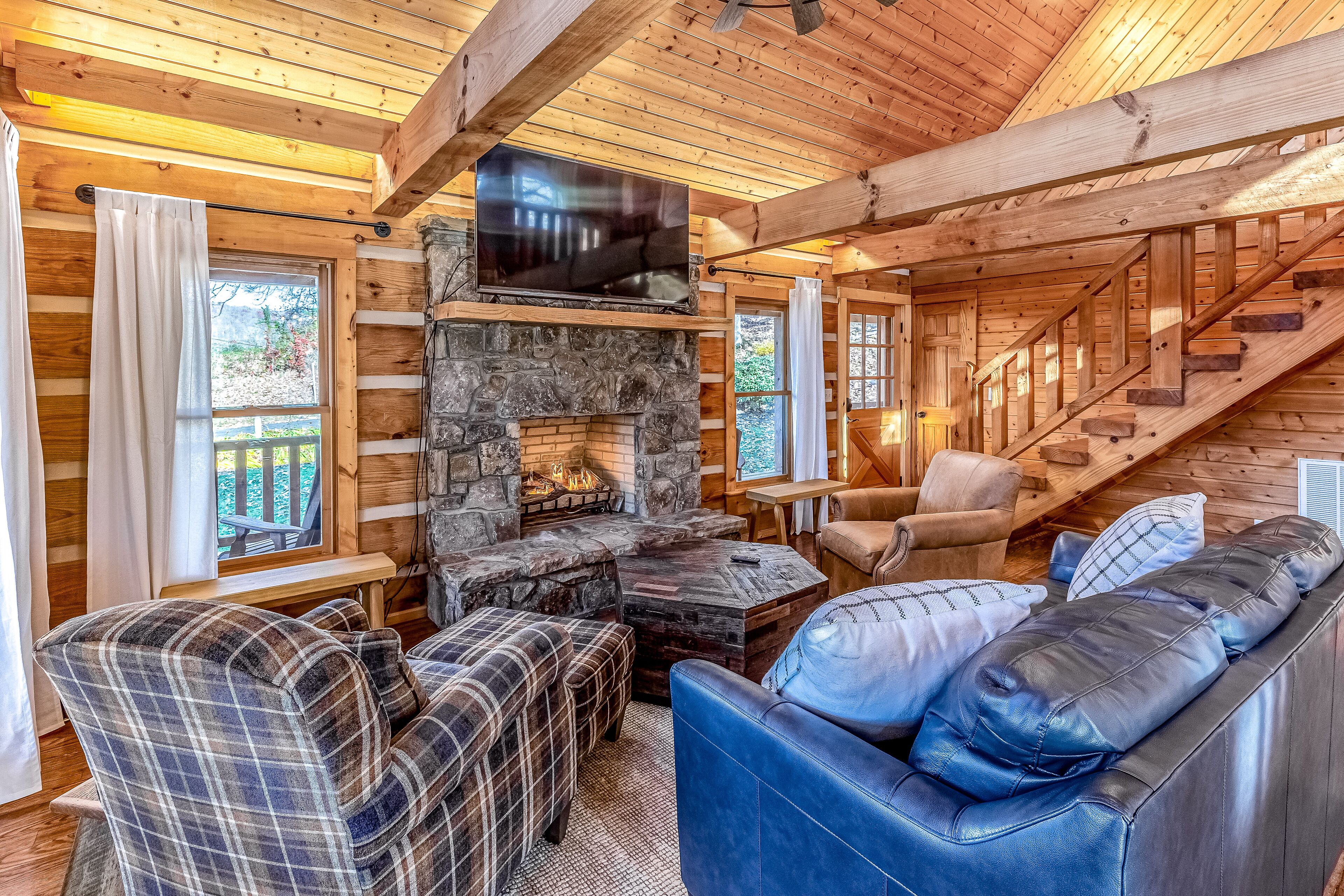 Rustic & Private Log Cabin w\/ High-Speed WiFi, Wraparound Porch & Fireplace